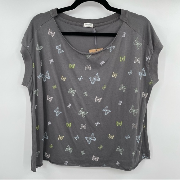 hello nite Tops - NEW! Butterfly Print Tee Shirt